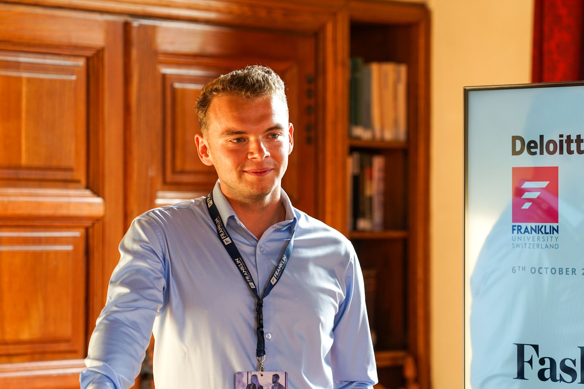 Wout portrait when looking at student presentations, being empowered by the workshop he did on public speaking.